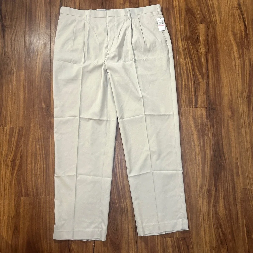PGA Tour Ultimate Pant Mens 40x32 Moonstruck Beige Pleated Active Golf Slacks